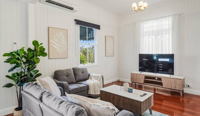 Spacious upper 3BR Family Home in Quiet Tarragindi in Tarragindi
