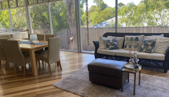 Spectacular Eagle Bay beachside home in Eagle Bay