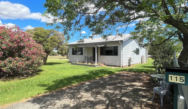 Spring Valley Cottage in Parkes