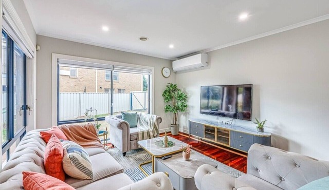 StayAU Double Story Pet-friendly House w/PoolTable