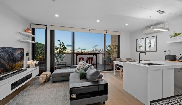 StayCentral - Northcote Townhouse with Study