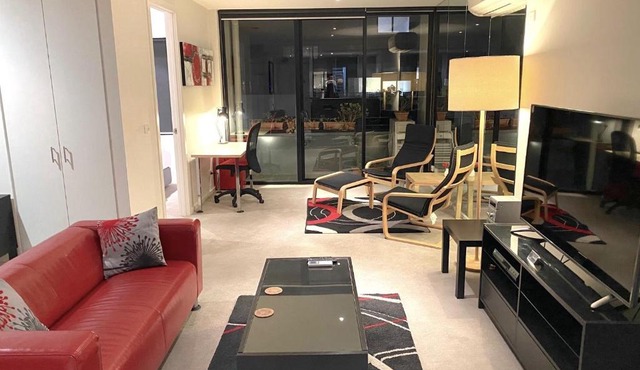 StayCentral - Spacious Seaviews Port Melbourne in Melbourne