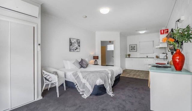 Studio Apt, Walk-In Shower, CBD, Mibnb