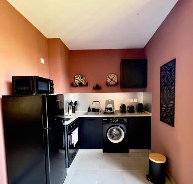 Studio avec jardin & piscine - vue forêt in Rémiré