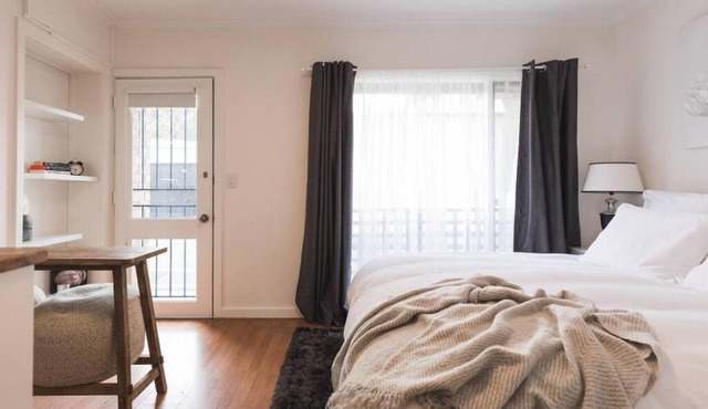 Studio Escape - Ground-floor Cosy North Adelaide Stay in Adelaide