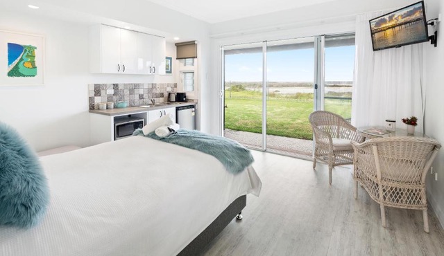 Studio on Morgo over looking the ocean and rivers in Urunga