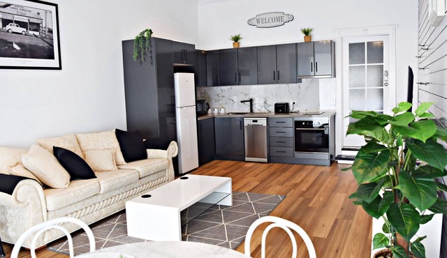 Studio One Art Deco Escape - 5mins to Geelong CBD in Geelong