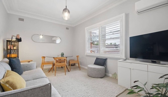 Stunning Art Deco 2BR Apartment Balgowlah