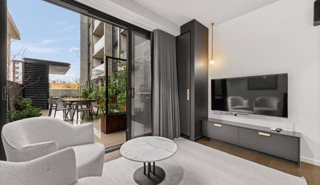 Stunning Studio Apartment w/Accessible Bathroom! in Braddon
