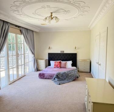 Stunning White House Luxury Retreat In Templestowe