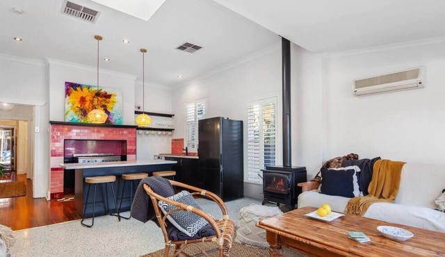 Stureca Cottage City Fringe, Sleeps 4, Wifi in Hackney