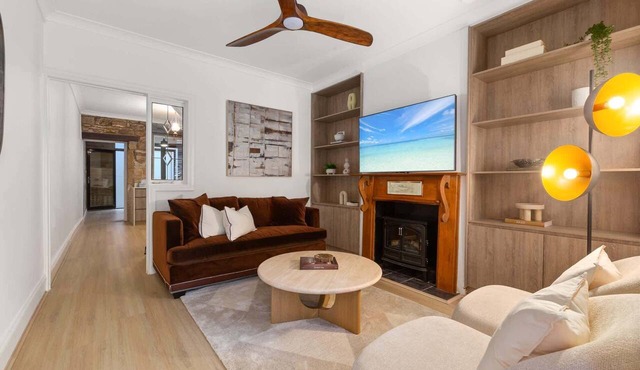 Stylish 2-Bed House Near Sydney CBD