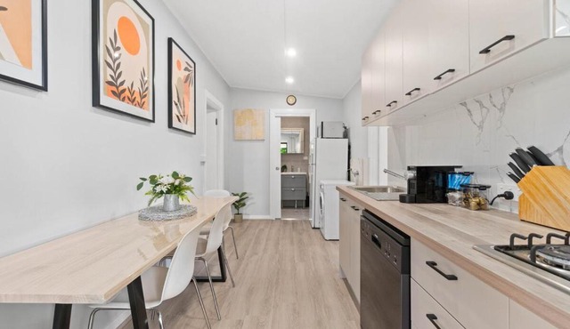 Stylish 2 Bedroom Unit Close to CBD in Evandale