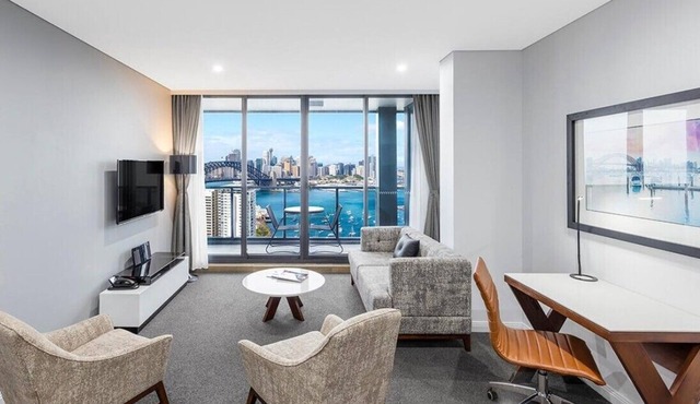 Stylish 2BR Harbour View Suite with Balcony