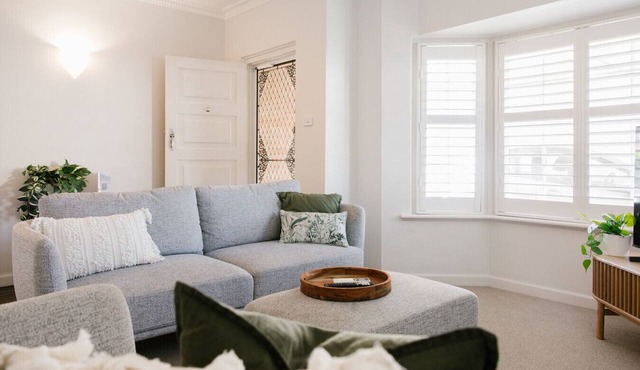 Stylish 2BR Unit Near Glenelg South Beach & Cafés