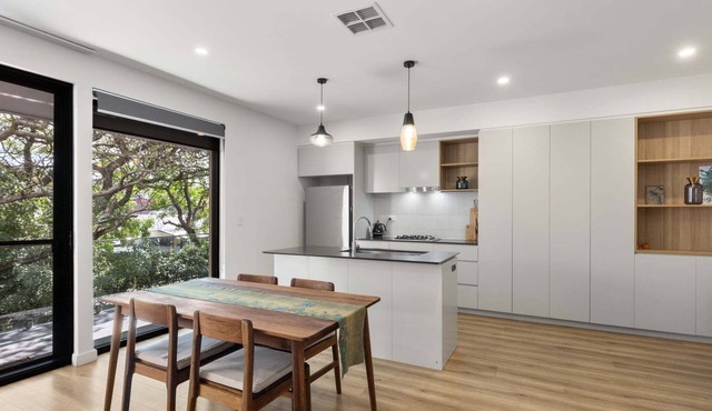 Stylish 3-Bed Townhouse Near City Fringe