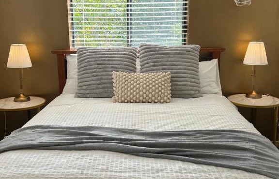 Stylish Beachside 1BR Apartment in Gold Coast