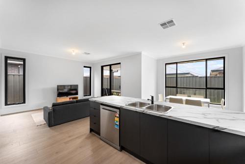 Stylish Luxury 4BR - Close to Wineries & City in Munno para Downs