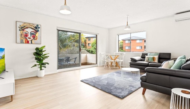 Stylish & Spacious 2BR Stay with Balcony Near Macquarie Centre