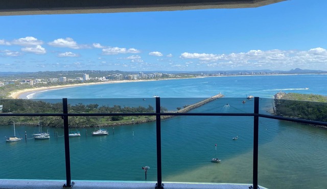 Sub Penthouse with Ocean Views Everywhere!