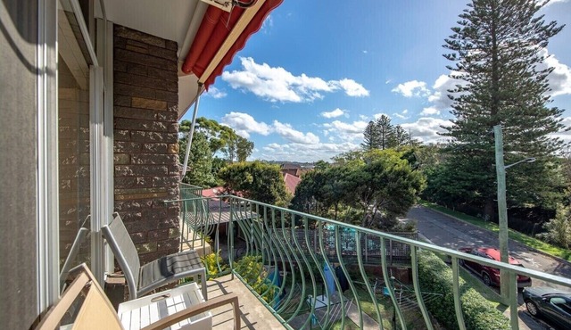 Summer Breeze | 2BR. Parking. Close to CBD + Beach in The Junction