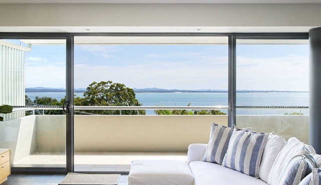 Sundance - Pet friendly family friendly home in Nelson Bay with ocean views