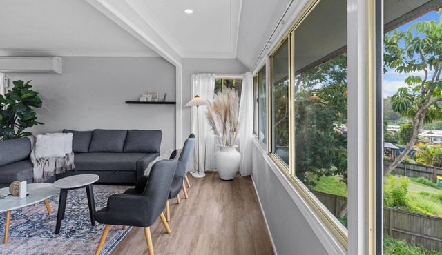 Sunlit 3BR Upstairs Living at Licola