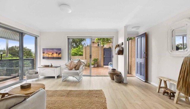 Sunny Avoca Beach Townhouse | 3BR BBQ Courtyard in Avoca Beach