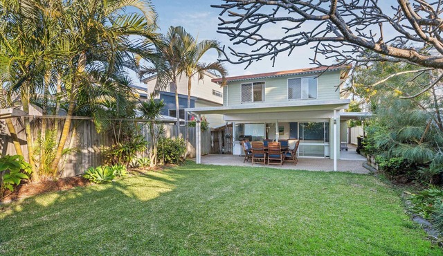 Sunny Bayside Escape in Lota