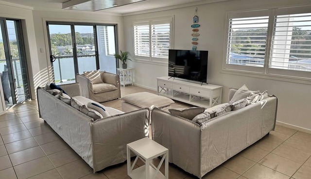 Sunrise Ocean Views + Pool | 3 Bed Coastal Retreat, 3hrs Sydney