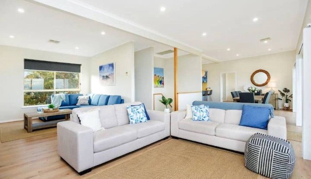 Sunset Sands - Spacious Beach Oasis with Stunning Views and Amenities.
