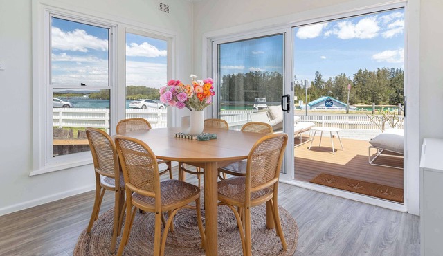 Sunset Sisters - Lakefront Villas - Forster