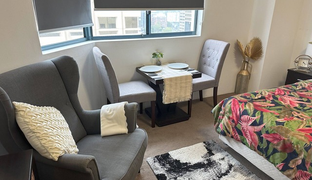Super Comfortable quiet room, Haymarket inc Wifi