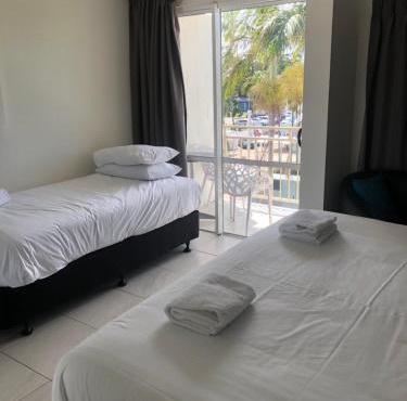 Superior Studio 20 Endeavour Inn in Emu Park