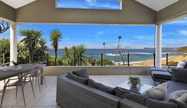 SURFSIDE 65 - BEACHSIDE LUXURY, POOL & CINEMA in FORRESTERS BEACH