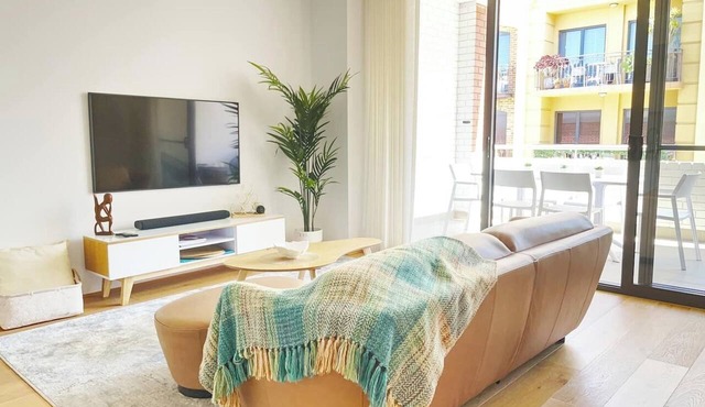 Surrounded by history and steps away from everything Freo, Pearl on Pakenham offers modern comfort in the historic West End of Fremantle.