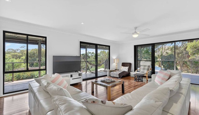 Swell Beach House - Family Entertainer and 3 min Walk to the Beach and Jetty
