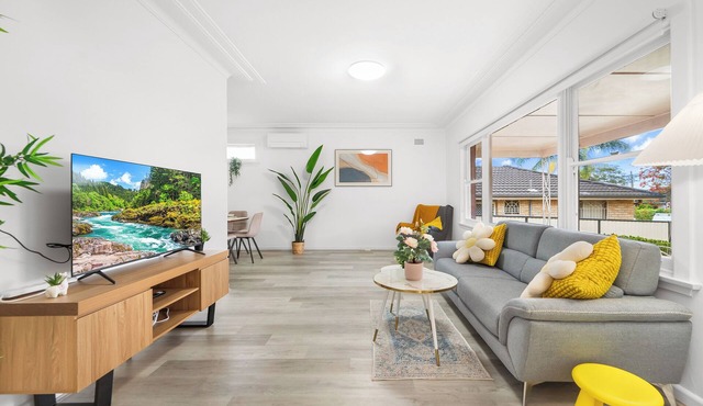 Sydney 4 bedhouse near Olympic Park Fast WIFI all room with aircon