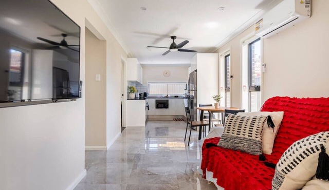 Sydney & Blue Mts Retreat (5-Bedrooms)