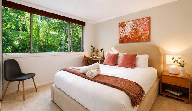 Sydney Leafy retreat,2BDR w/parking, Access to CBD in Neutral Bay