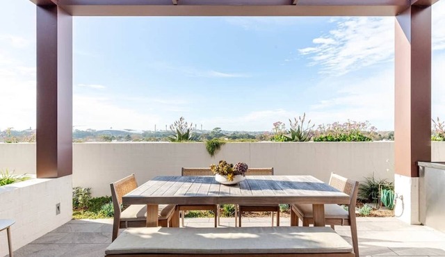 Sydney Penthouse | 3 Beds | 3 Bath | Parking