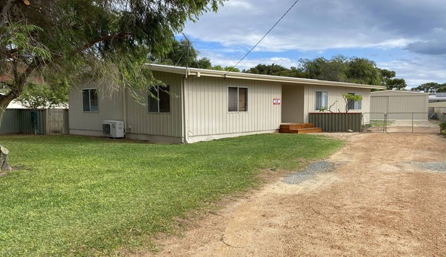 Take a break from the hustle and bustle and relax at Frangipani Cottage. in Jurien Bay