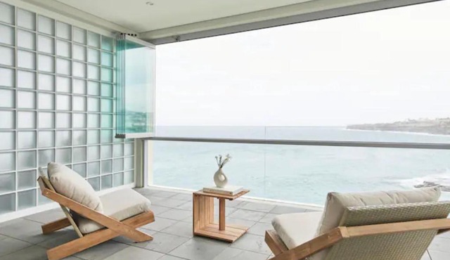 Tamarama Oceanfront Apartment - Best View in Sydney
