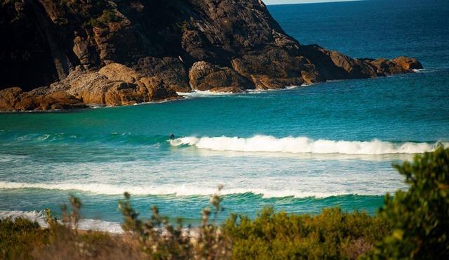 TAMBAC, Amazing Water Views - 3 min walk to the beach!