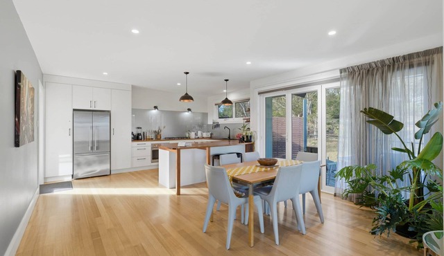 Taroona Hideaway – 3 Bed House with Sauna in Taroona