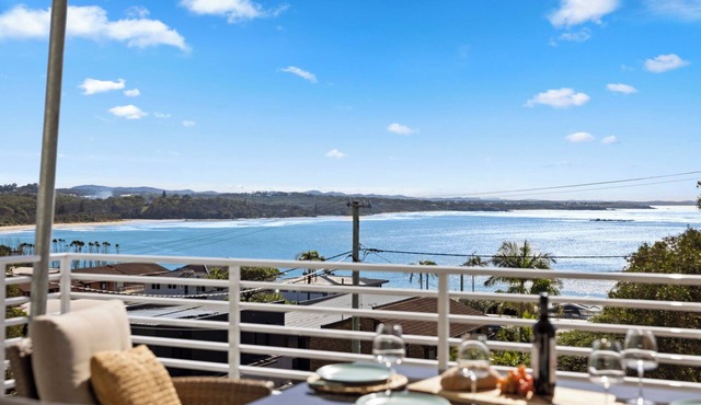 Tea Trees Ocean Views, Pet-Friendly, Walk to shops and Beach