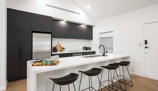 The Abode - Luxury, centrally located, 10 guests.