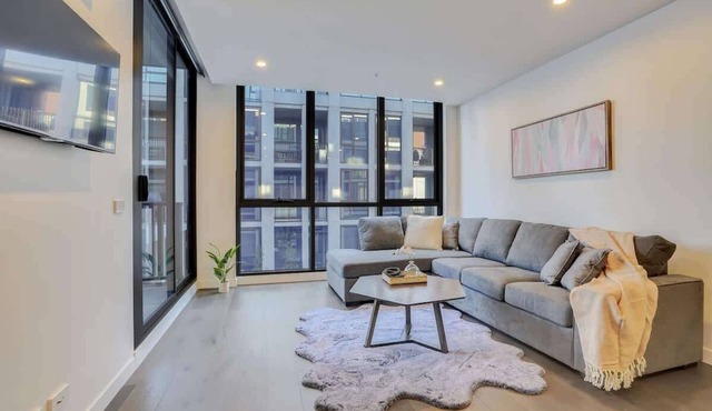 The Ascot - Brand New Luxurious Flemington Apt