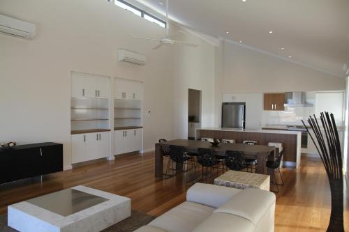 The Carnarvon Luxury Canal Home in Carnarvon