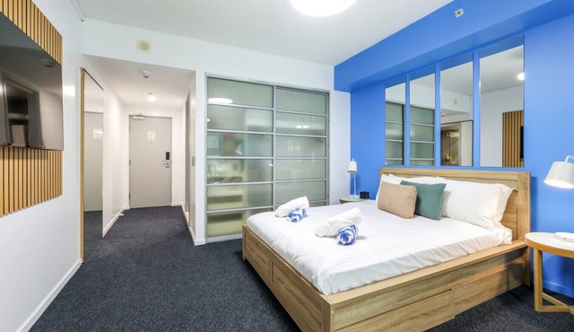 The Complete Studio | King Bed | Kitchen Laundry